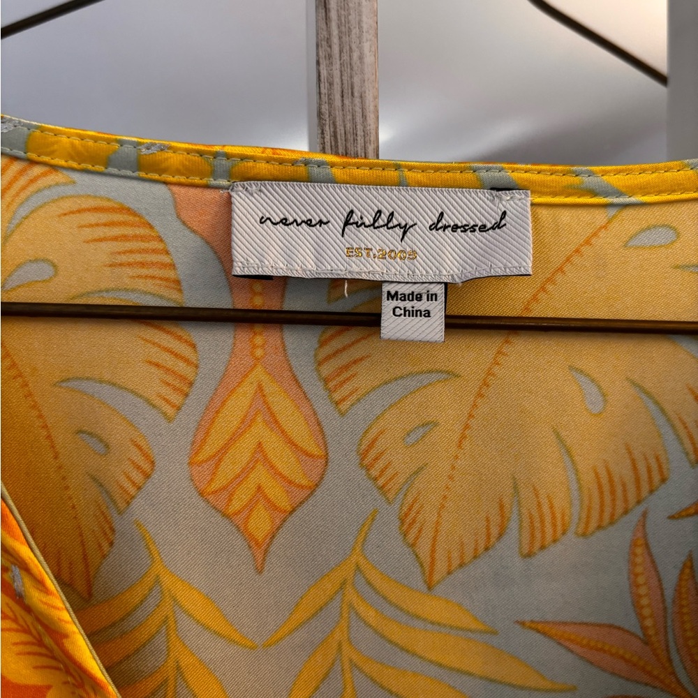 Tropical Print V-Neck Maxi Dress in Yellow & Aqua - Picture 4 of 7